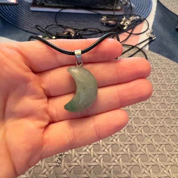 Elegant Green Aventurine Crescent Pendant Necklace - Picture 4 of 4